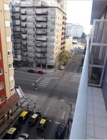 DEPARTAMENTO A LA VENTA 3 AMBIENTES C/ BALCON CORRIDO A LA CALLE ** Urgencia de venta por viaje**