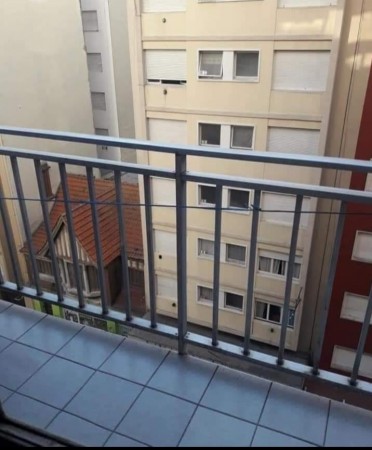DEPARTAMENTO A LA VENTA 3 AMBIENTES C/ BALCON CORRIDO A LA CALLE ** Urgencia de venta por viaje**