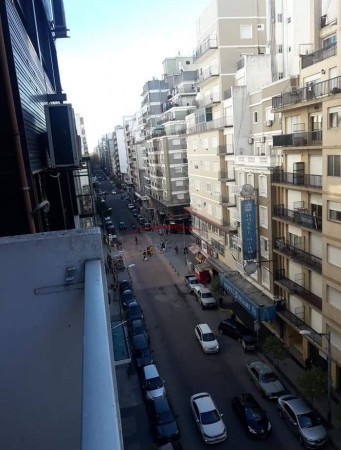 DEPARTAMENTO A LA VENTA 3 AMBIENTES C/ BALCON CORRIDO A LA CALLE ** Urgencia de venta por viaje**