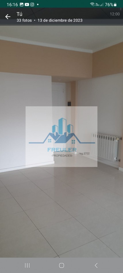 Departamento de 3 ambientes, con patio y cochera .