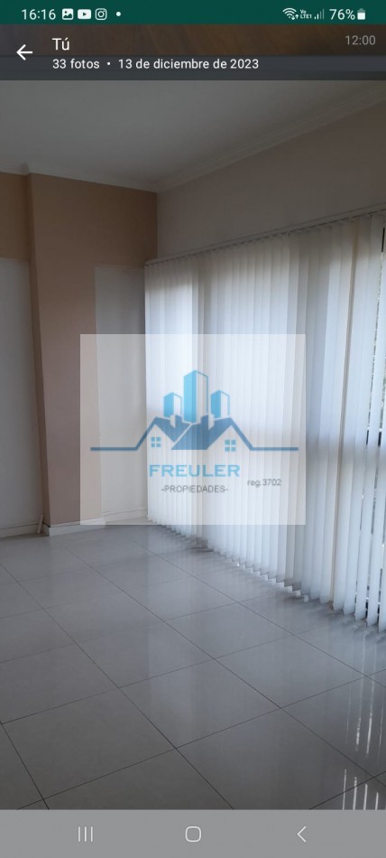 Departamento de 3 ambientes, con patio y cochera .