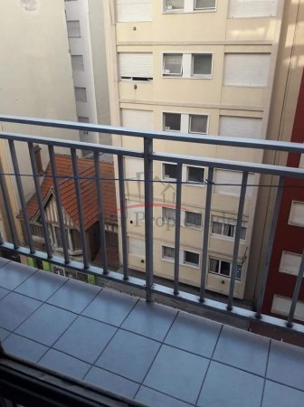DEPARTAMENTO A LA VENTA 3 AMBIENTES C/ BALCON CORRIDO A LA CALLE ** Urgencia de venta por viaje**
