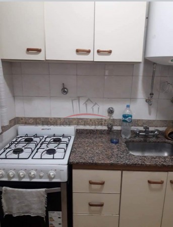 DEPARTAMENTO A LA VENTA 3 AMBIENTES C/ BALCON CORRIDO A LA CALLE ** Urgencia de venta por viaje**