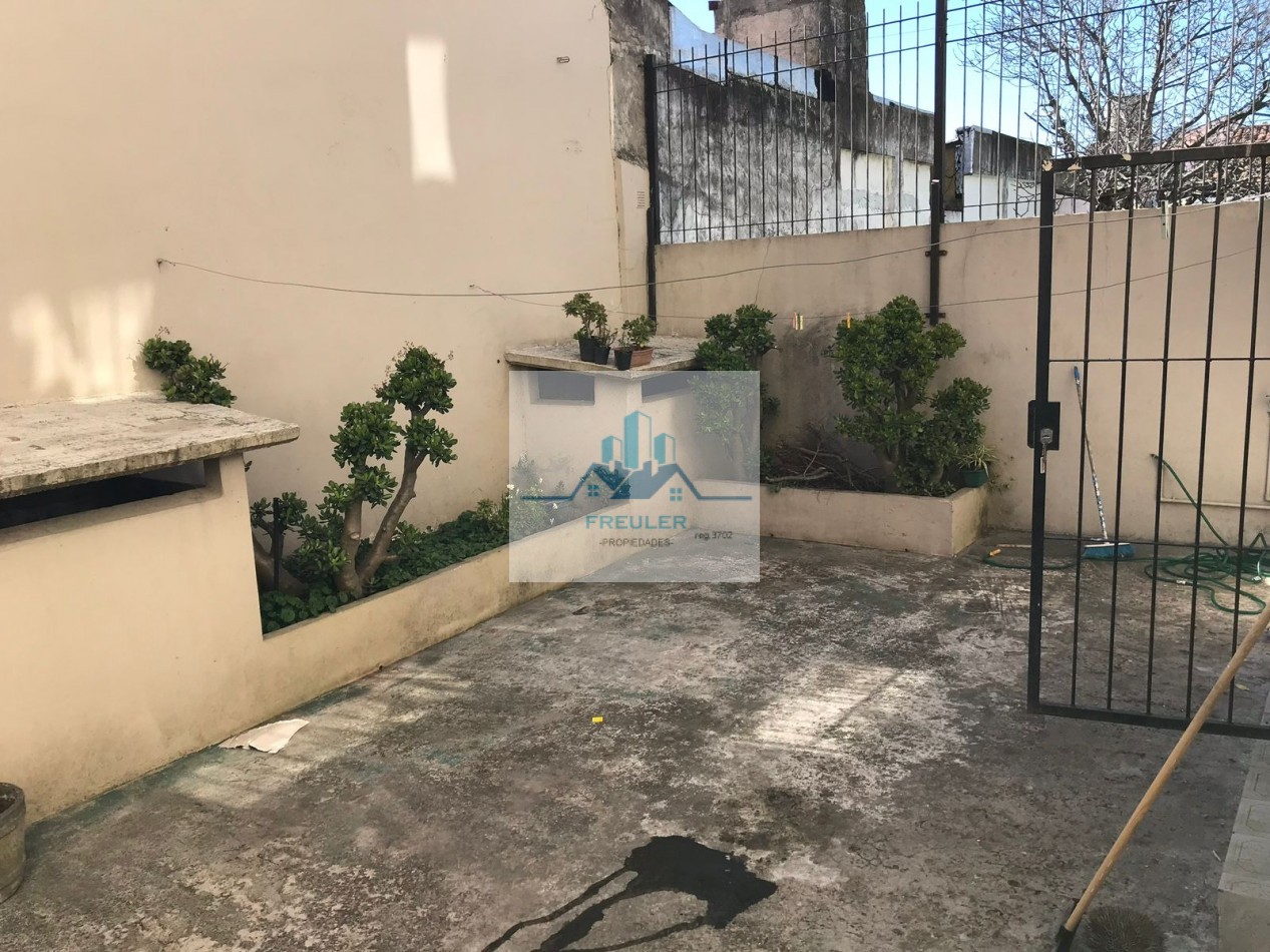 Departamento 2 ambientes con patio a la venta