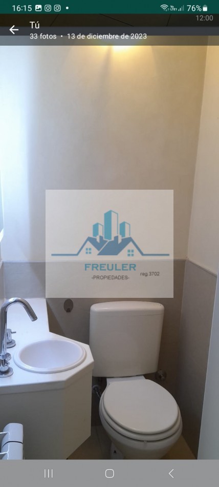 Departamento de 3 ambientes, con patio y cochera .